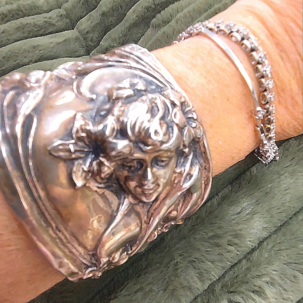 Art Nuovo Silver Cuff Bracelet with Face Motif - Picture 1 of 10